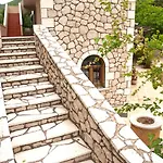 Averto 3* Áyios Nikítas