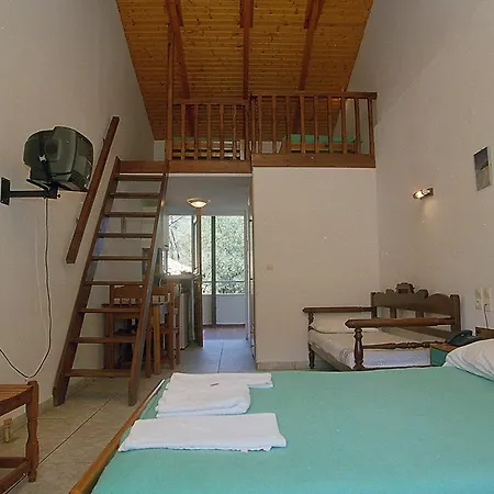 Averto 3* Áyios Nikítas