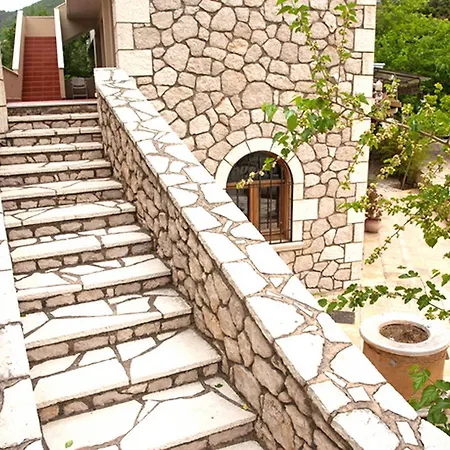 Averto 3* Lefkada City