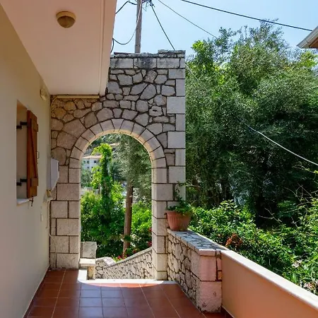 Averto 3* Áyios Nikítas