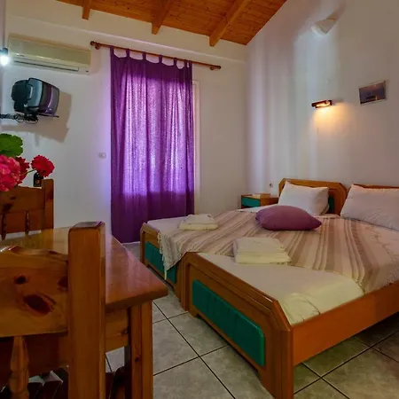 Averto 3* Lefkada City